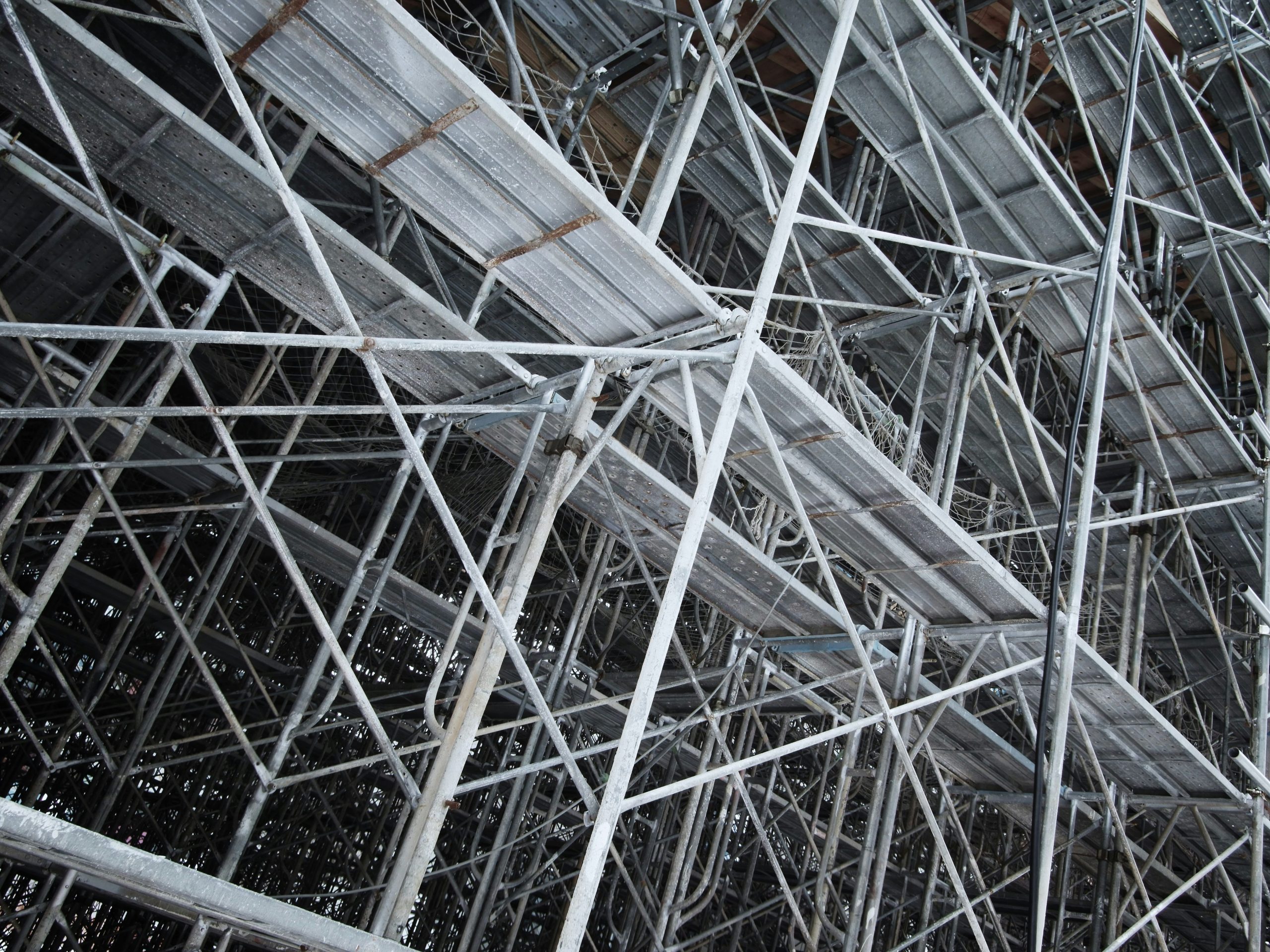 Scaffolding rental services in Abu Dhabi for construction and industrial projects.