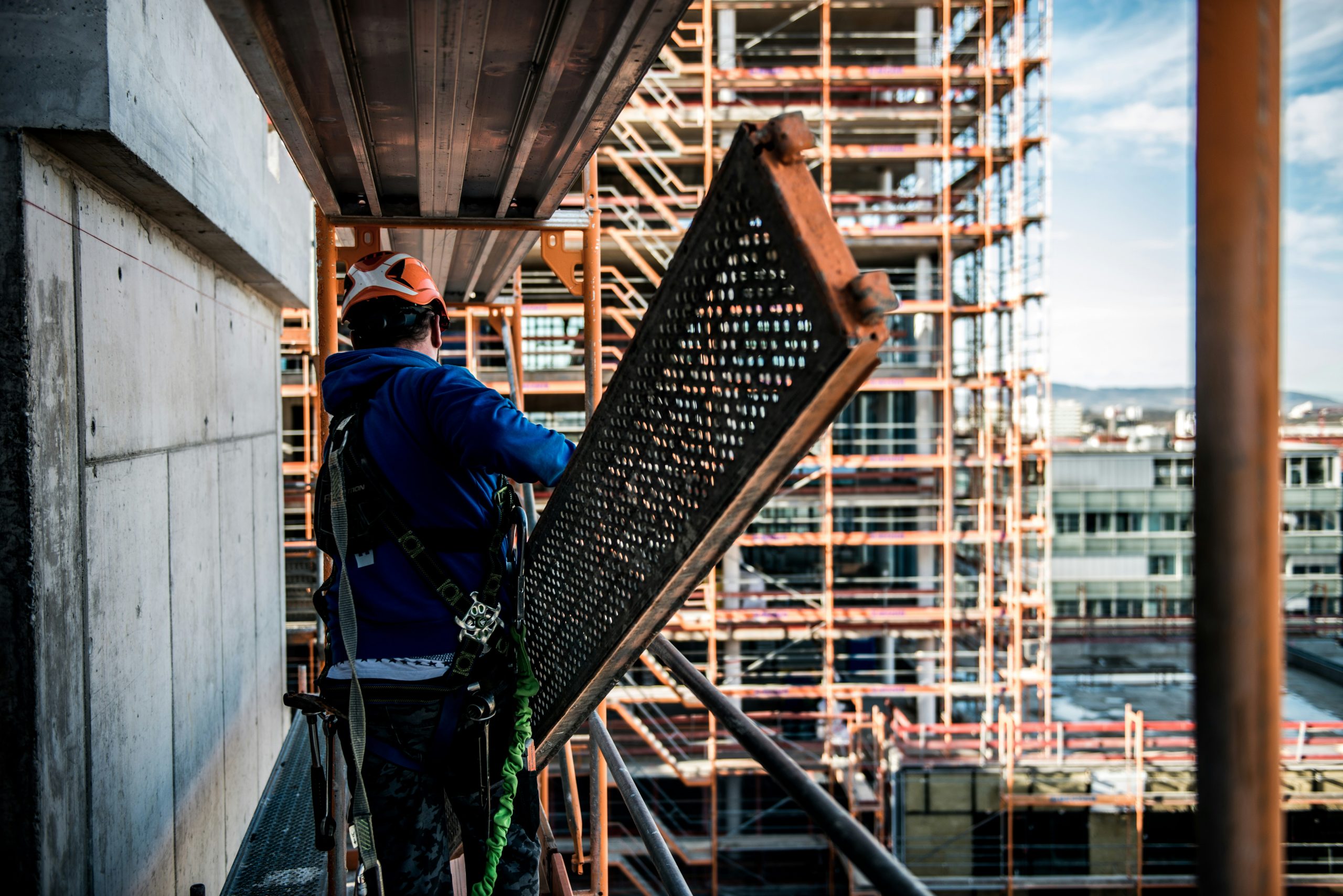 Durable and lightweight aluminium scaffolding rental services available in the UAE.