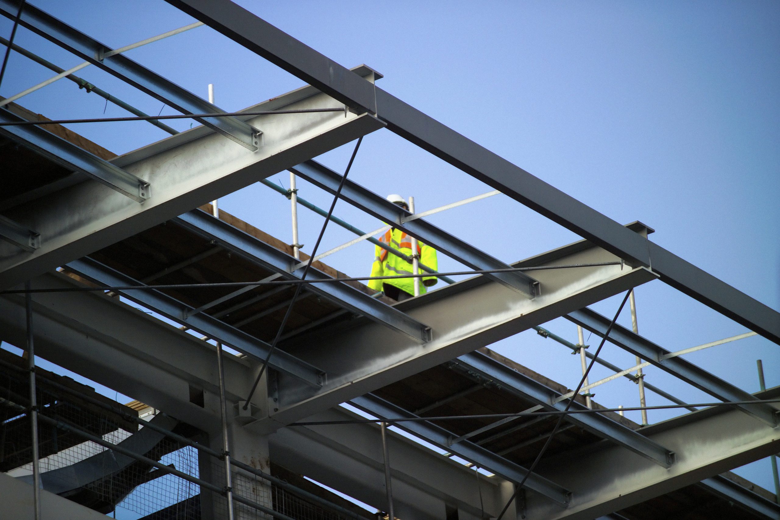 Heavy-duty steel scaffolding rental services in the UAE for safe and stable construction support.