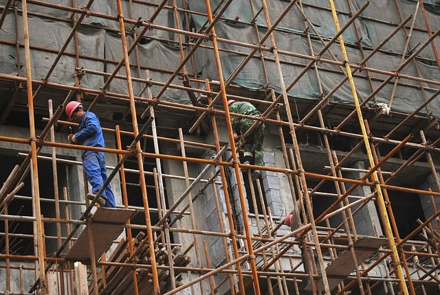 Comprehensive scaffolding rental price guide with cost breakdowns for various types and durations.
